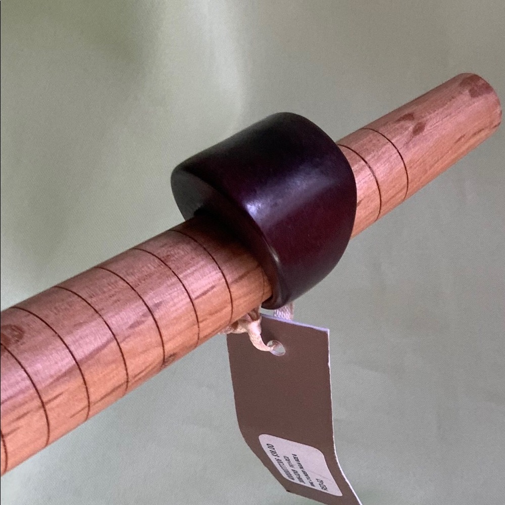 BCBGMAXAZRIA Red Brown Tagua Nut Shell Dome Ring 6